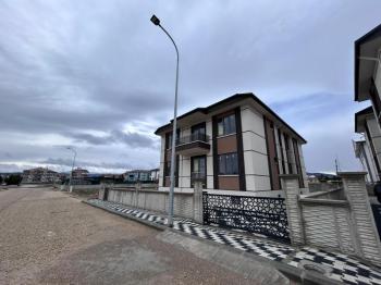 AFYON ÜÇOK EMLAKTAN BEYAZIT MAH SATILIK 2+1 80M² SIFIR LÜX DAİRELER 