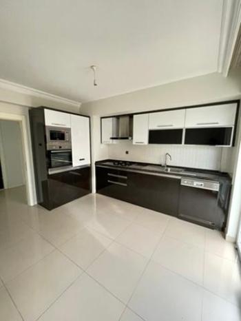 AFYON ÜÇOK EMLAKTAN SELÇUKLU MAH KİRALIK 4+1 200M² DAİRELER 