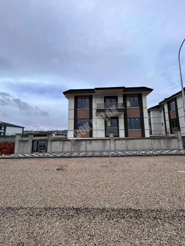 AFYON ÜÇOK EMLAKTAN BEYAZIT MAH SATILIK 2+1 80M² SIFIR LÜX DAİRELER 