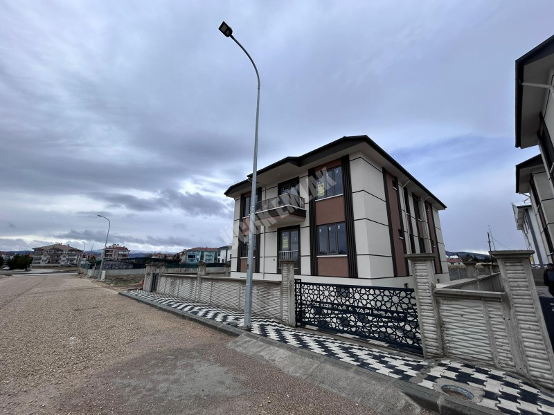 AFYON ÜÇOK EMLAKTAN BEYAZIT MAH SATILIK 2+1 80M² SIFIR LÜX DAİRELER 
