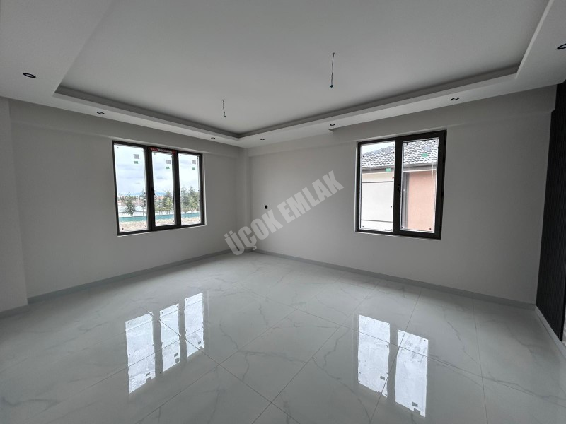AFYON ÜÇOK EMLAKTAN BEYAZIT MAH SATILIK 2+1 80M² SIFIR LÜX DAİRELER 