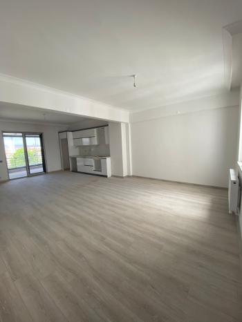 GÜVENAY - ÇORUM CENGİZ TOPEL CAD. ÜZERİ SATILIK 3+1 DAİRE