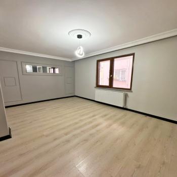 METROBÜSÜN DİBİNDE FULL DEKORLU 1+1 YÜKSEK GİRİŞ DAİRE