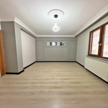 METROBÜSÜN DİBİNDE FULL DEKORLU 1+1 YÜKSEK GİRİŞ DAİRE