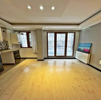 METROBÜSÜN DİBİNDE FULL DEKORLU 1+1 YÜKSEK GİRİŞ DAİRE