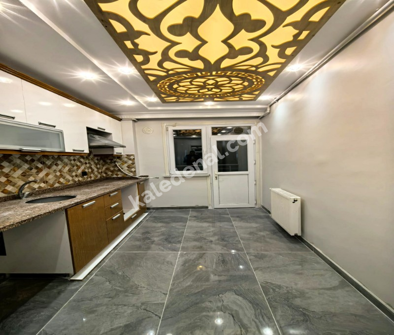 YENİKENT MAHALLESİNDE OTURUMA HAZIR TEK DAİRE ÜZERİ 3+1