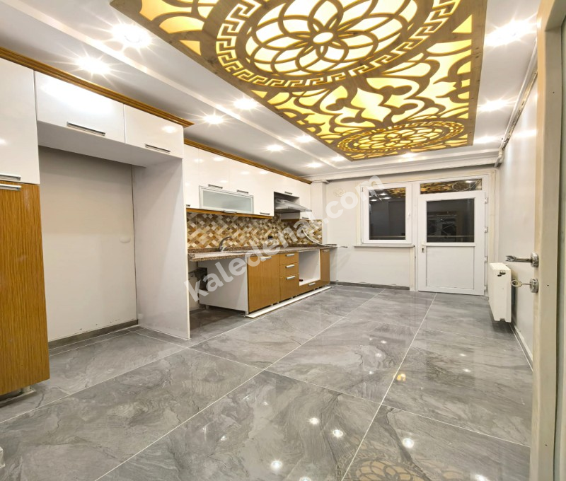 YENİKENT MAHALLESİNDE OTURUMA HAZIR TEK DAİRE ÜZERİ 3+1