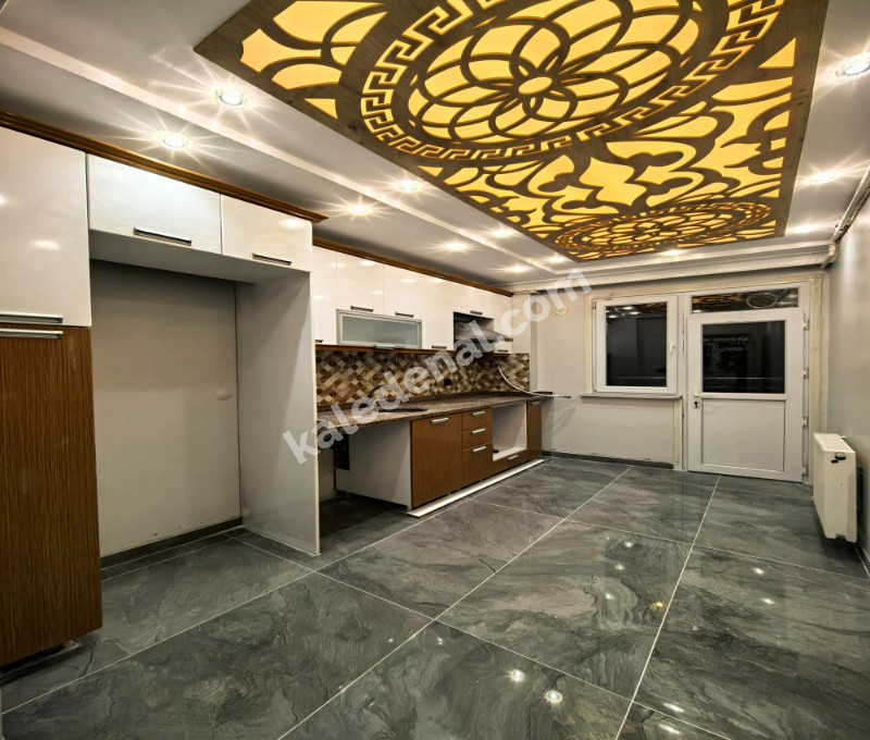 YENİKENT MAHALLESİNDE OTURUMA HAZIR TEK DAİRE ÜZERİ 3+1