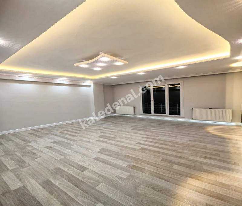 YENİKENT MAHALLESİNDE OTURUMA HAZIR TEK DAİRE ÜZERİ 3+1