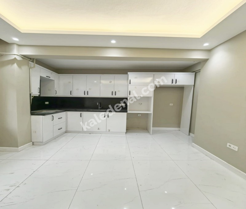 KALE YAPIDAN GENİŞ AİLELERE GÖRE UYGUN 120M2 DUZ GİRİŞ 2+1 DAİRE 