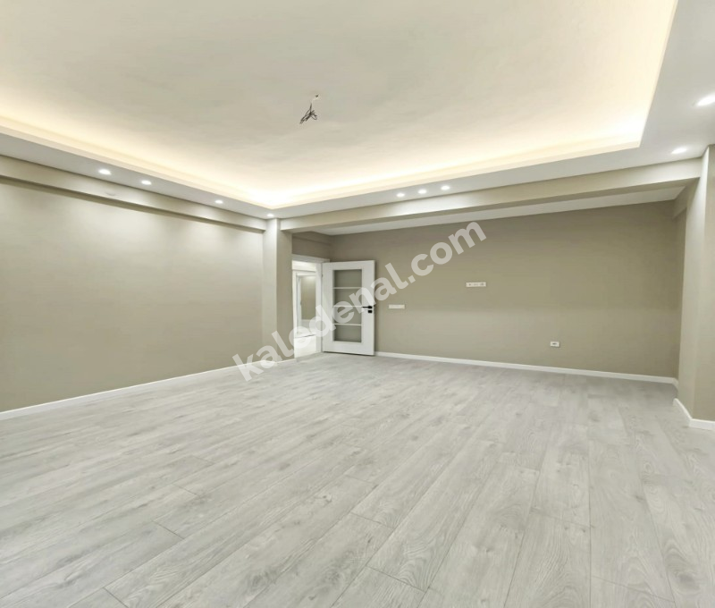 KALE YAPIDAN GENİŞ AİLELERE GÖRE UYGUN 120M2 DUZ GİRİŞ 2+1 DAİRE 
