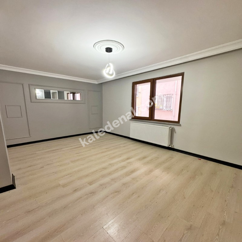 METROBÜSÜN DİBİNDE FULL DEKORLU 1+1 YÜKSEK GİRİŞ DAİRE