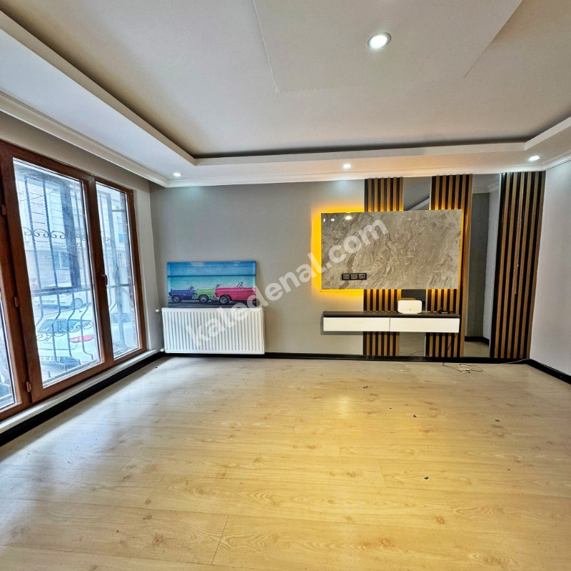 METROBÜSÜN DİBİNDE FULL DEKORLU 1+1 YÜKSEK GİRİŞ DAİRE