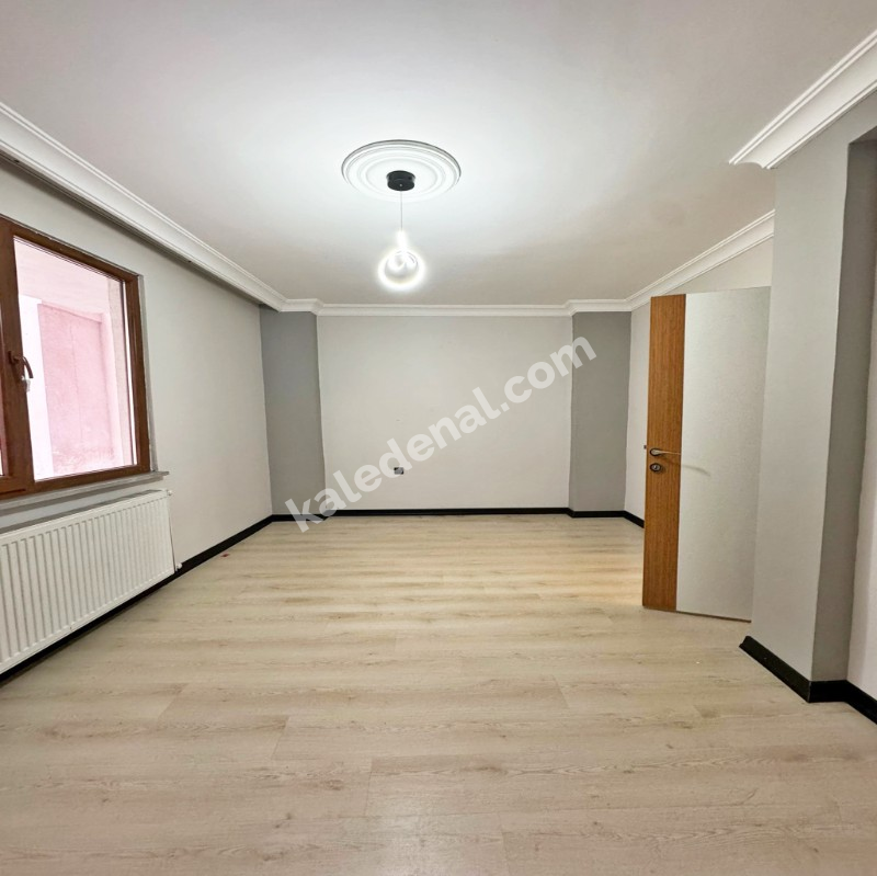 METROBÜSÜN DİBİNDE FULL DEKORLU 1+1 YÜKSEK GİRİŞ DAİRE