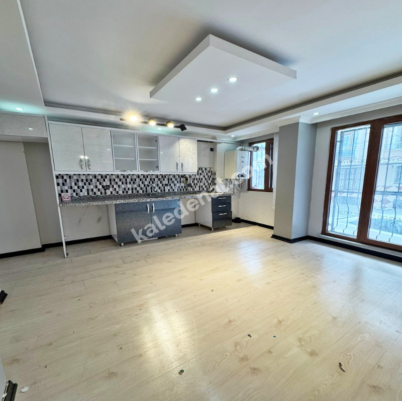 METROBÜSÜN DİBİNDE FULL DEKORLU 1+1 YÜKSEK GİRİŞ DAİRE