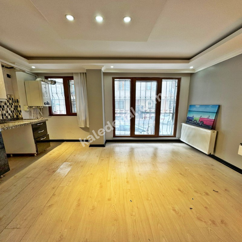 METROBÜSÜN DİBİNDE FULL DEKORLU 1+1 YÜKSEK GİRİŞ DAİRE