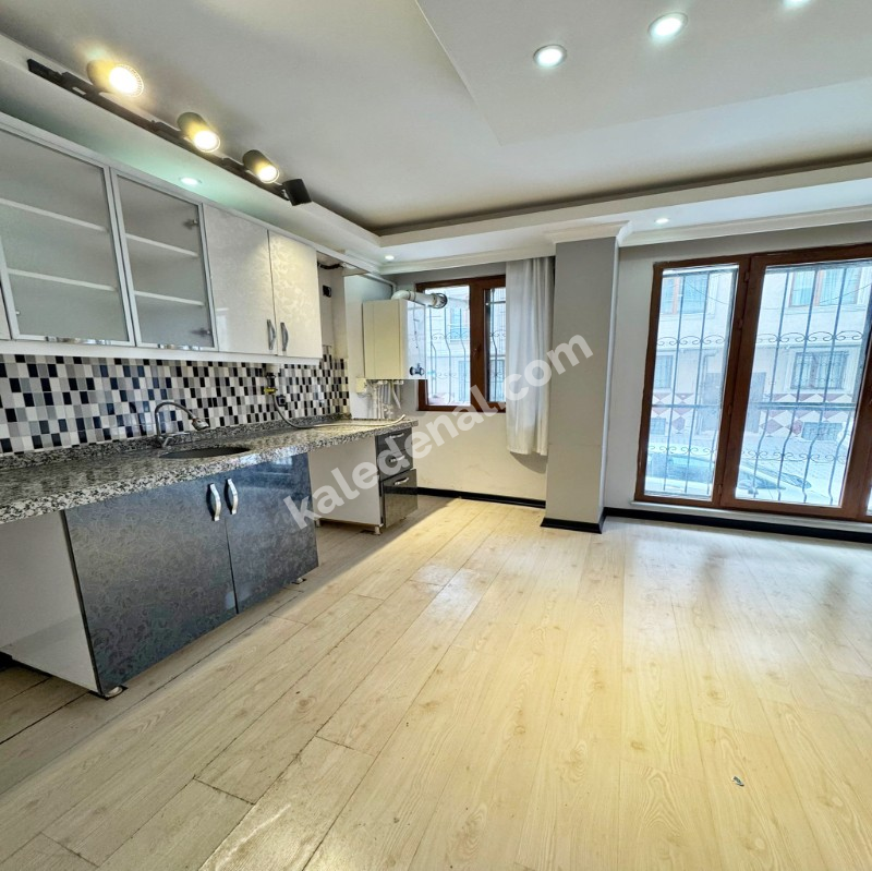 METROBÜSÜN DİBİNDE FULL DEKORLU 1+1 YÜKSEK GİRİŞ DAİRE