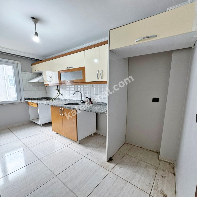 METROBÜSE YÜRÜME MESAFESİNDE GİRİŞ FİYATINA ARAKAT 2+1 DAİRE