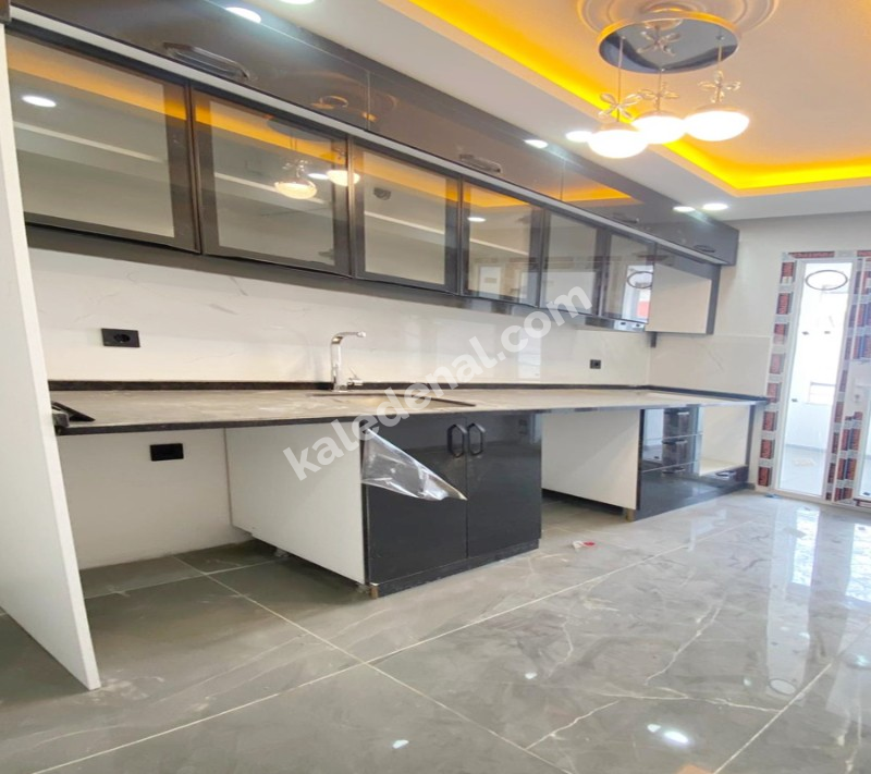 METROBÜSE YÜRÜME MESAFESİNDE FULL DEKORLU 2+1 DAİRE