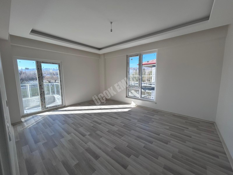 AFYON ÜÇOK EMLAKTAN MAREŞAL MAH SIFIR LÜX 2+1 80M² SATILIK DAİRE 