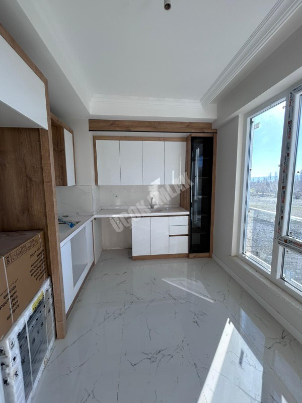 AFYON ÜÇOK EMLAKTAN MAREŞAL MAH SIFIR LÜX 2+1 80M² SATILIK DAİRE 