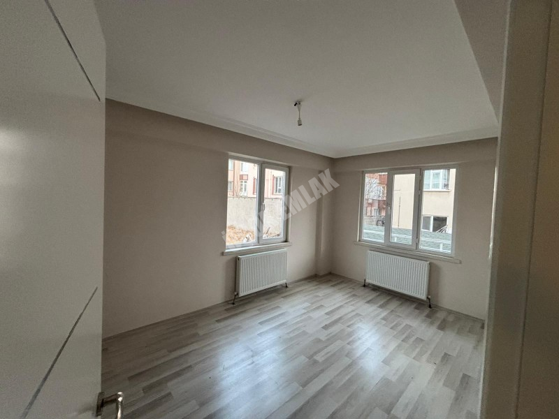 AFYON ÜÇOK EMLAKTAN FATİH MAH SATILIK TEMİZ BAKIMLI 4+1 140M² DAİRE