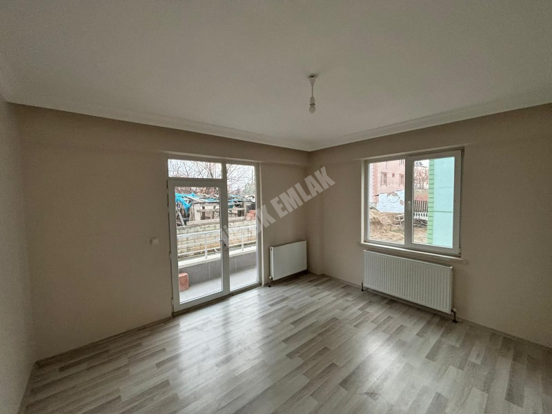 AFYON ÜÇOK EMLAKTAN FATİH MAH SATILIK TEMİZ BAKIMLI 4+1 140M² DAİRE
