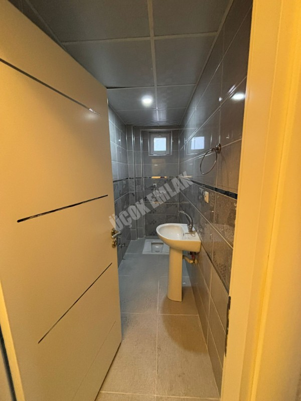 AFYON ÜÇOK EMLAKTAN FATİH MAH SATILIK TEMİZ BAKIMLI 4+1 140M² DAİRE