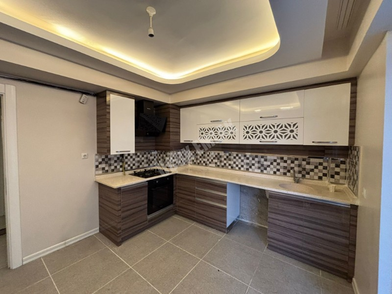 AFYON ÜÇOK EMLAKTAN FATİH MAH SATILIK TEMİZ BAKIMLI 4+1 140M² DAİRE