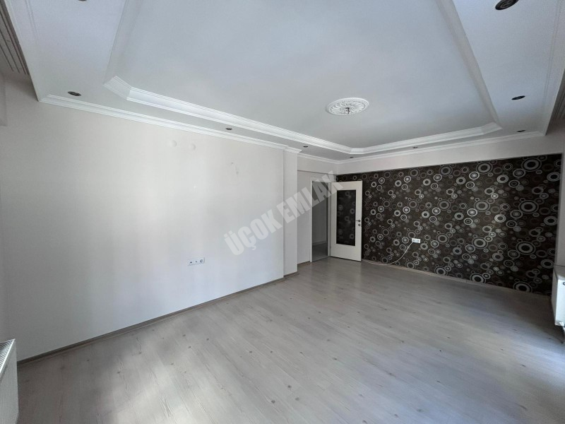 AFYON ÜÇOKK EMLAKTAN HARBİŞ GAZİ MAH 3+1 120M² TEMİZ BAKIMLI KİRALIK DAİRE 
