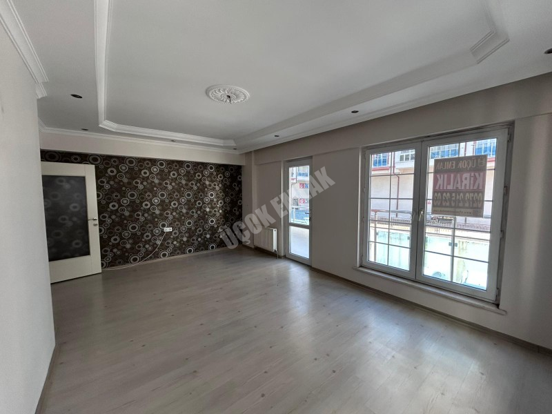 AFYON ÜÇOKK EMLAKTAN HARBİŞ GAZİ MAH 3+1 120M² TEMİZ BAKIMLI KİRALIK DAİRE 