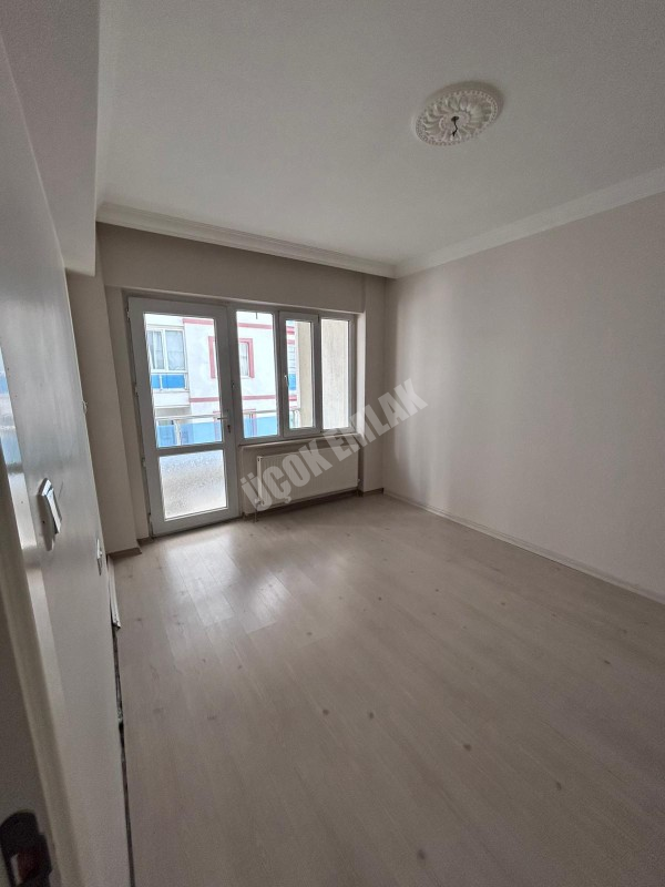 AFYON ÜÇOKK EMLAKTAN HARBİŞ GAZİ MAH 3+1 120M² TEMİZ BAKIMLI KİRALIK DAİRE 