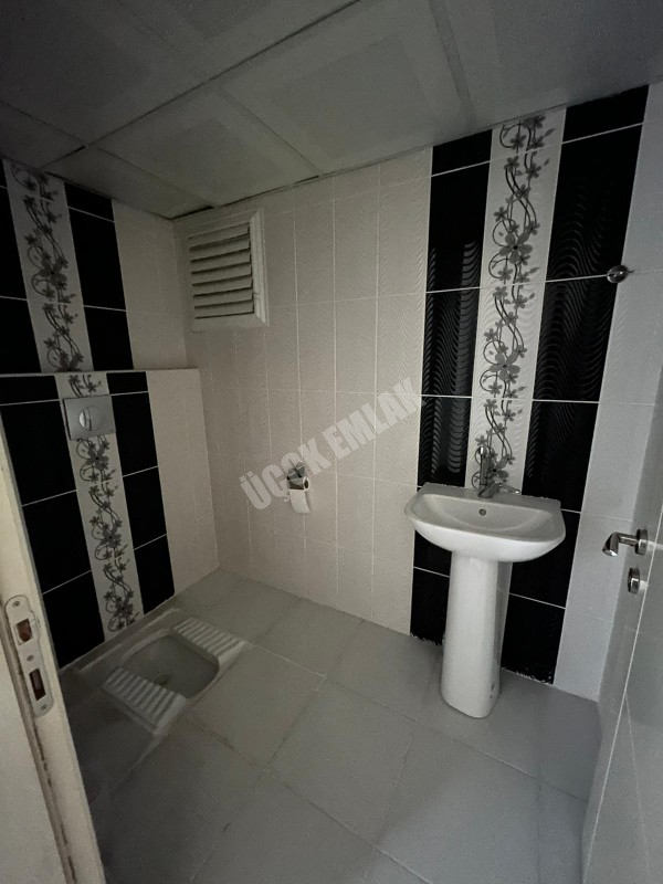 AFYON ÜÇOKK EMLAKTAN HARBİŞ GAZİ MAH 3+1 120M² TEMİZ BAKIMLI KİRALIK DAİRE 