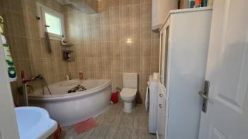 ÇAMLIK MAHALLESİ’NDE ADNAN MENDERES BULVARI' NA YAKIN - SİTE İÇERİSİNDE - EŞYALI 2+1 SATILIK DAİRE