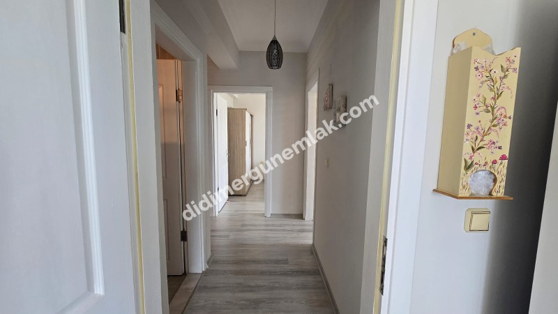ÇAMLIK MAHALLESİ’NDE ADNAN MENDERES BULVARI' NA YAKIN - SİTE İÇERİSİNDE - EŞYALI 2+1 SATILIK DAİRE