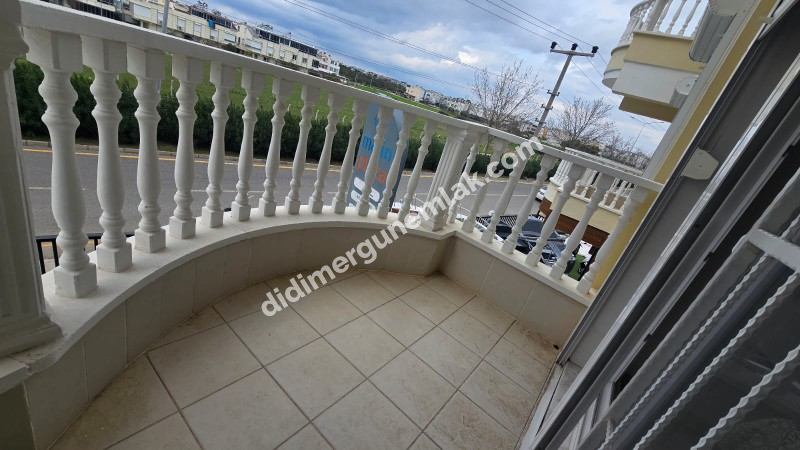 ÇAMLIK MAHALLESİ’NDE ADNAN MENDERES BULVARI' NA YAKIN - SİTE İÇERİSİNDE - EŞYALI 2+1 SATILIK DAİRE
