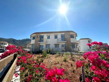 Kıbrıs Girne Çatalköy Eşyalı Deniz ve Dağ Manzaralı Kiralık 3+1 Dubleks İkiz Villa