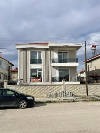 AFYON ÜÇOK EMLAKTAN YEŞİLYURT MAH 4+1 160M² GENİŞ SIFIR AYARINDA KİRALIK DAİRE 