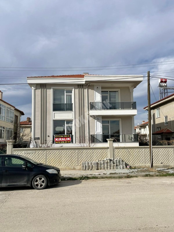 AFYON ÜÇOK EMLAKTAN YEŞİLYURT MAH 4+1 160M² GENİŞ SIFIR AYARINDA KİRALIK DAİRE 