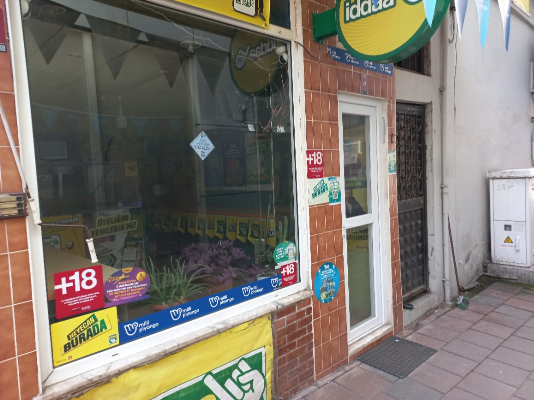 BEŞİKDÜZÜ MERKEZDE SATILIK 18 M2 DÜKKAN