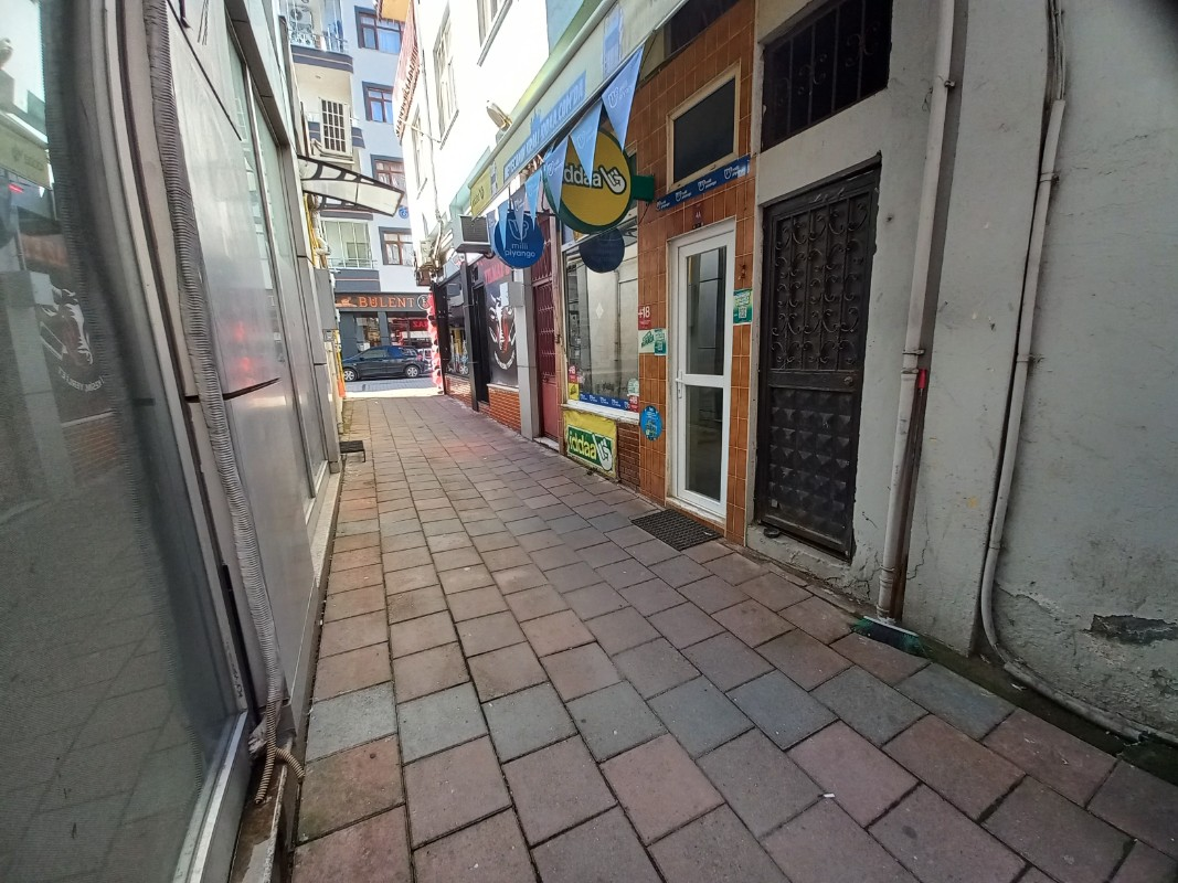 BEŞİKDÜZÜ MERKEZDE SATILIK 18 M2 DÜKKAN