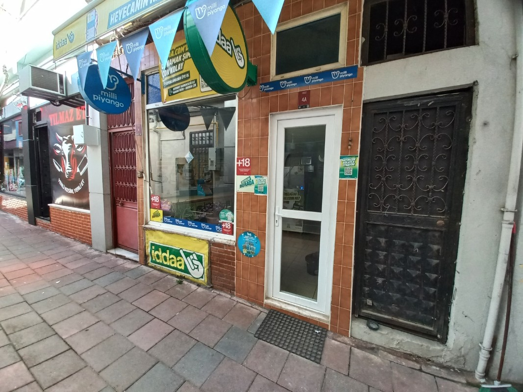 BEŞİKDÜZÜ MERKEZDE SATILIK 18 M2 DÜKKAN