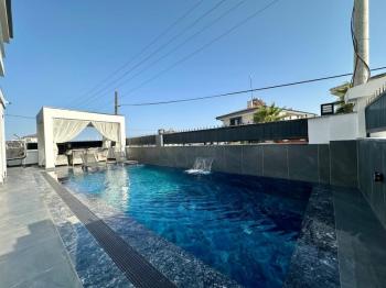 DİDİM EFELER MAHALLESİNDE TAM MÜSTAKİL HAVUZLU OTOPARKLI EŞYALI 4+1  SATILIK SIFIR  LÜKS VİLLA 