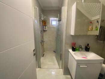 AKBÜK’TE ŞÖMİNELİ VİLLA FIRSATI FULL TADİLATLI • TERASLI • GENİŞ KULLANIM ALANI