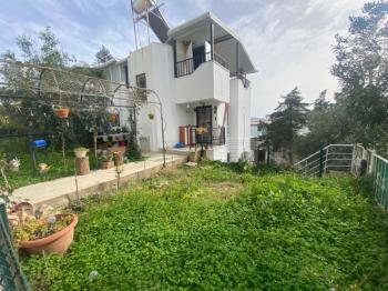 AKBÜK’TE ŞÖMİNELİ VİLLA FIRSATI FULL TADİLATLI • TERASLI • GENİŞ KULLANIM ALANI