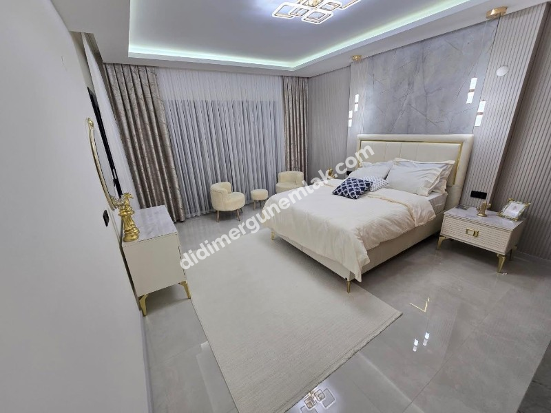 DİDİM EFELER MAHALLESİNDE TAM MÜSTAKİL HAVUZLU OTOPARKLI EŞYALI 4+1  SATILIK SIFIR  LÜKS VİLLA   