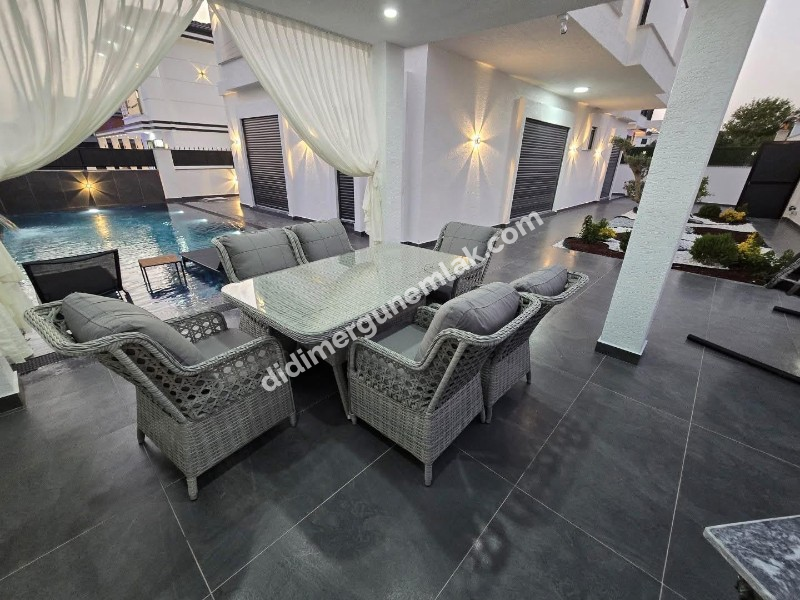 DİDİM EFELER MAHALLESİNDE TAM MÜSTAKİL HAVUZLU OTOPARKLI EŞYALI 4+1  SATILIK SIFIR  LÜKS VİLLA   