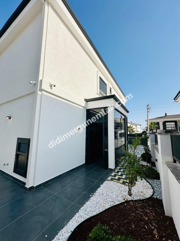 DİDİM EFELER MAHALLESİNDE TAM MÜSTAKİL HAVUZLU OTOPARKLI EŞYALI 4+1  SATILIK SIFIR  LÜKS VİLLA   