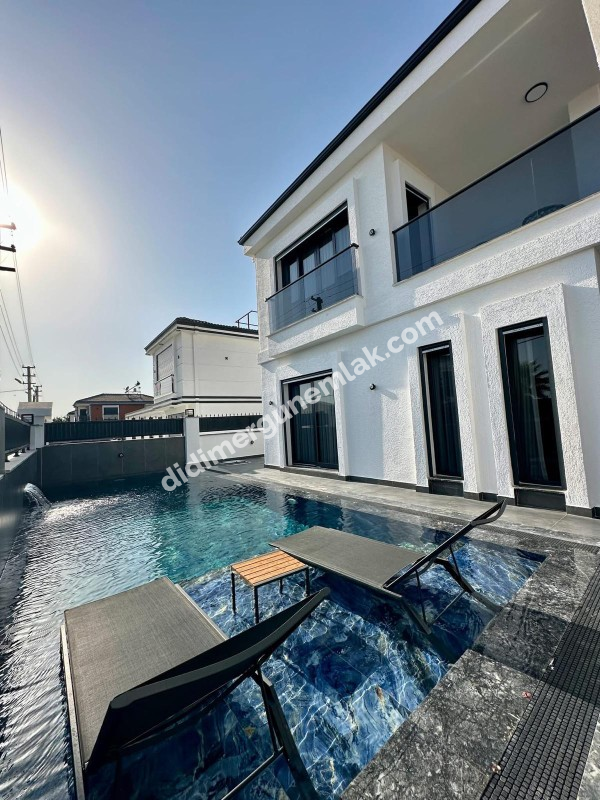 DİDİM EFELER MAHALLESİNDE TAM MÜSTAKİL HAVUZLU OTOPARKLI EŞYALI 4+1  SATILIK SIFIR  LÜKS VİLLA   