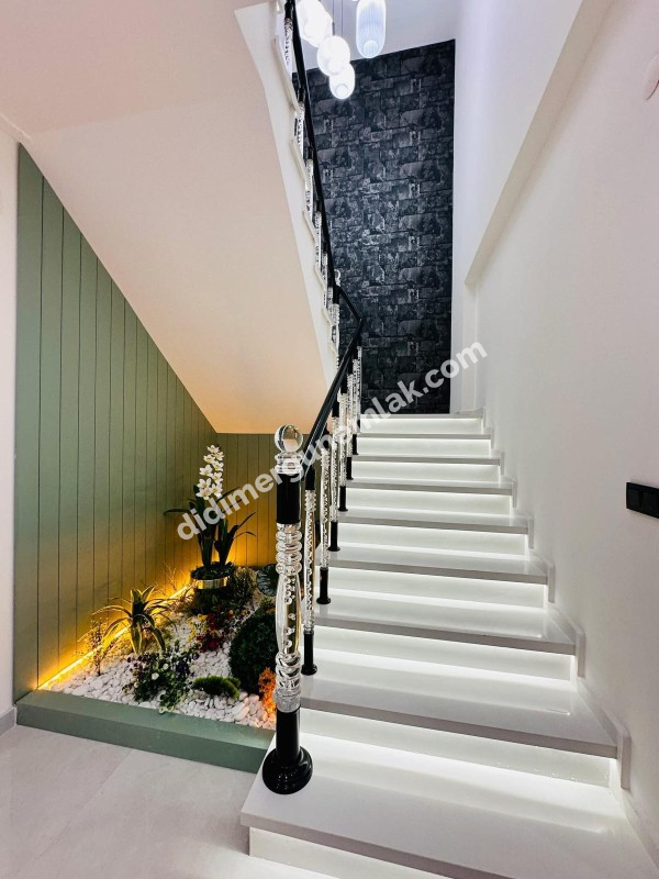 DİDİM EFELER MAHALLESİNDE TAM MÜSTAKİL HAVUZLU OTOPARKLI EŞYALI 4+1  SATILIK SIFIR  LÜKS VİLLA   